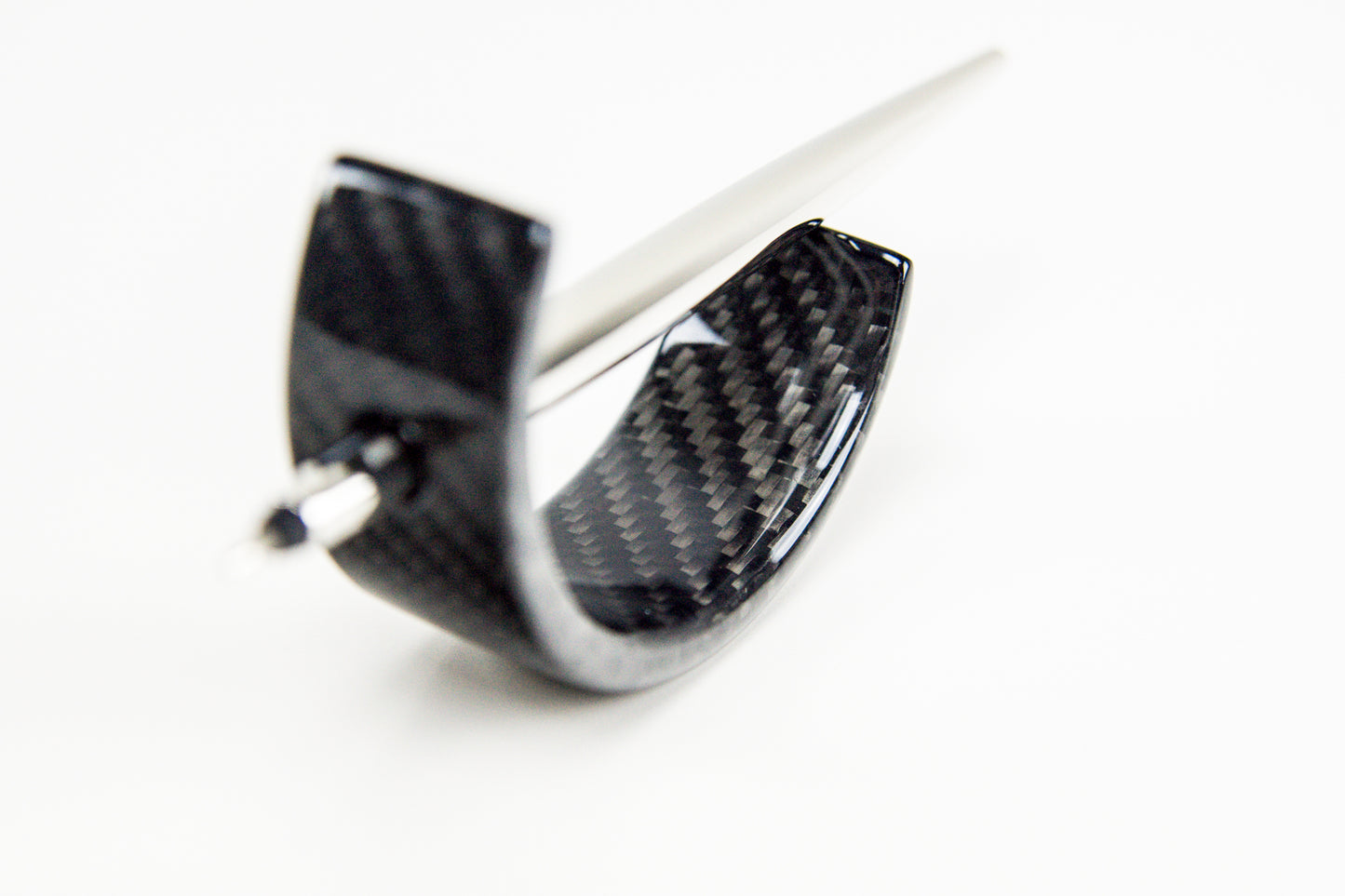 Carbon Stifthalter mit Design Metallkugelschreiber mit Ständer / Carbon Fibre Design Penholder with metal pen