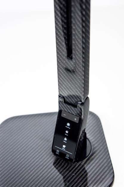 Carbon LED Schreibtischlampe Tischlampe mit USB Ladefunktion dimmbar / Carbon Fibre LED Desk Lamp with USB charging function