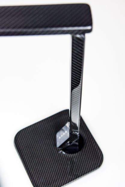 Carbon LED Schreibtischlampe Tischlampe mit USB Ladefunktion dimmbar / Carbon Fibre LED Desk Lamp with USB charging function