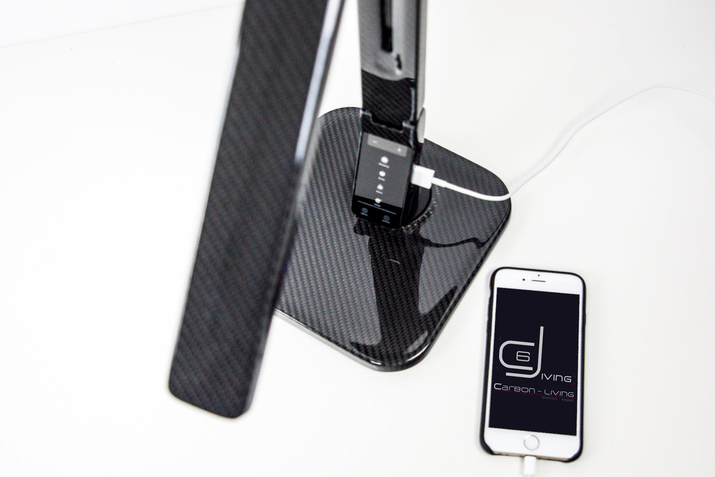 Carbon LED Schreibtischlampe Tischlampe mit USB Ladefunktion dimmbar / Carbon Fibre LED Desk Lamp with USB charging function