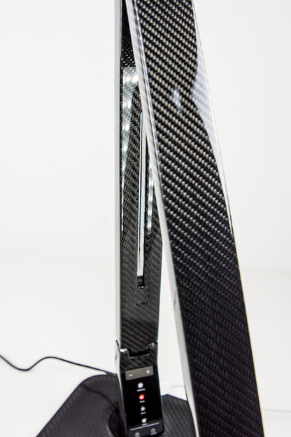 Carbon LED Schreibtischlampe Tischlampe mit USB Ladefunktion dimmbar / Carbon Fibre LED Desk Lamp with USB charging function