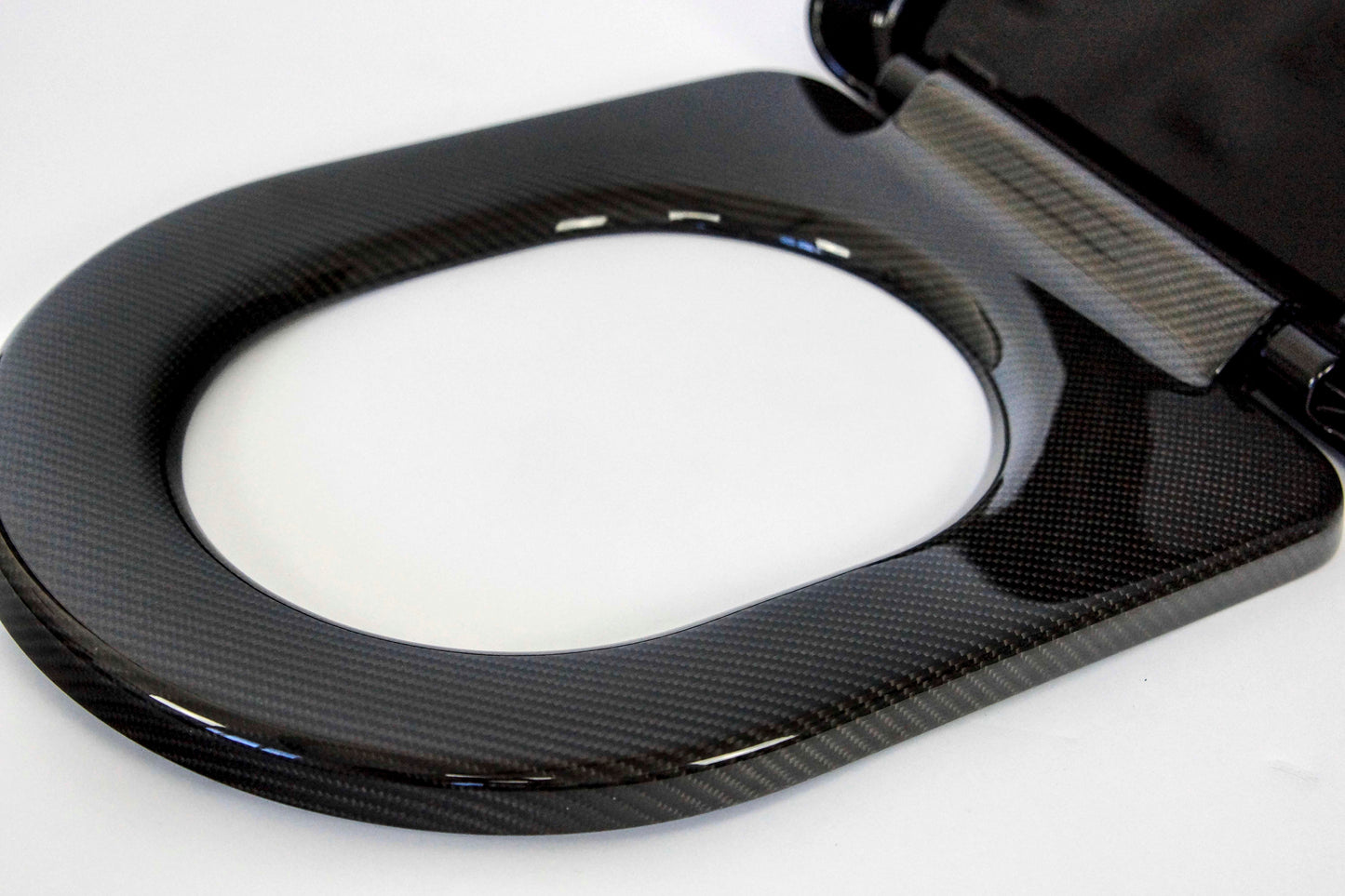 Carbon Toilettensitz WC-Sitz für Wand-WC's mit Soft-Close Absenkautomatik Design / Carbon Fibre WC seat for wall-mounted toilets with automatic lowering